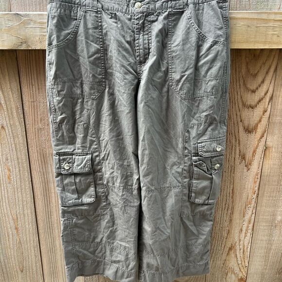 Columbia Women’s Olive Cargo Capri Pants - Picture 1 of 5